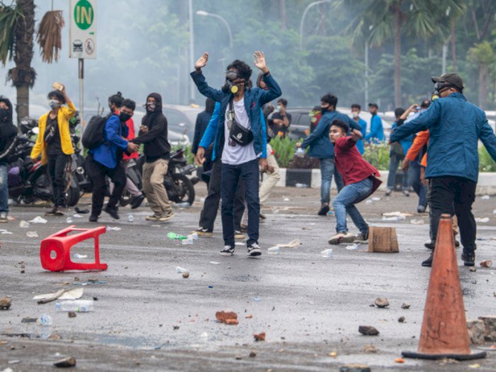 Selidiki Kerusuhan Demo Tolak Ominibus Law, Polri: Semoga Segera Ditemukan Dalangnya!
