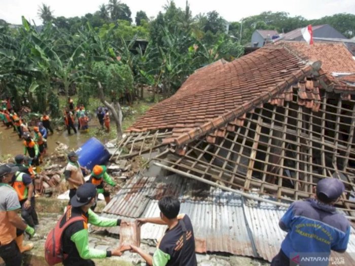Sehari Diguyur Hujan, Satu Warga Jakarta Tewas dan Dua Terluka, 249 Lain Masih Mengungsi