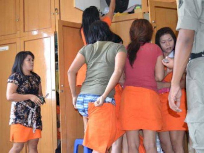 PSBB, Polisi Gerebek Panti Pijat, Belasan Perempuan Tertangkap