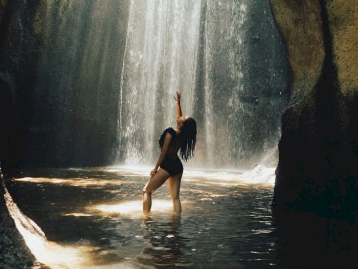 Foto Seksi di Bawah Air Terjun, Potret Jessica Mila Curi Perhatian Hingga Tuai Pujian