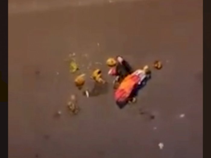Merinding, Boneka Pesugihan Minta Tumbal di Jalan Raya, Video Viral di Medsos