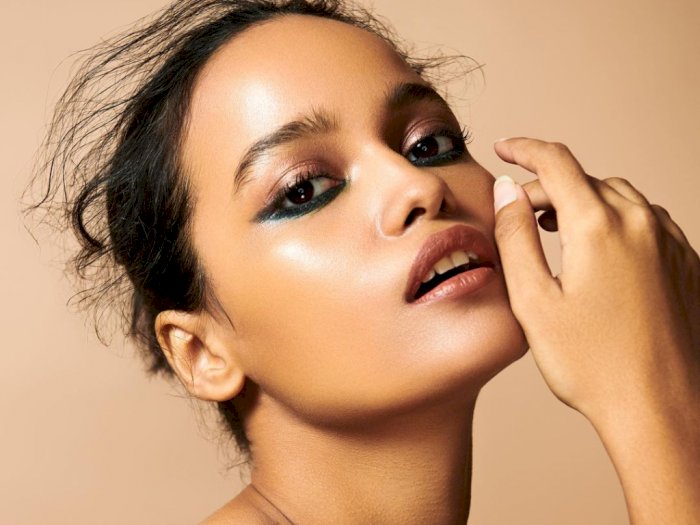 Makeup Artist Namrata Soni Bagikan Tips Riasan Mata untuk Dipadukan dengan Gaun Pesta