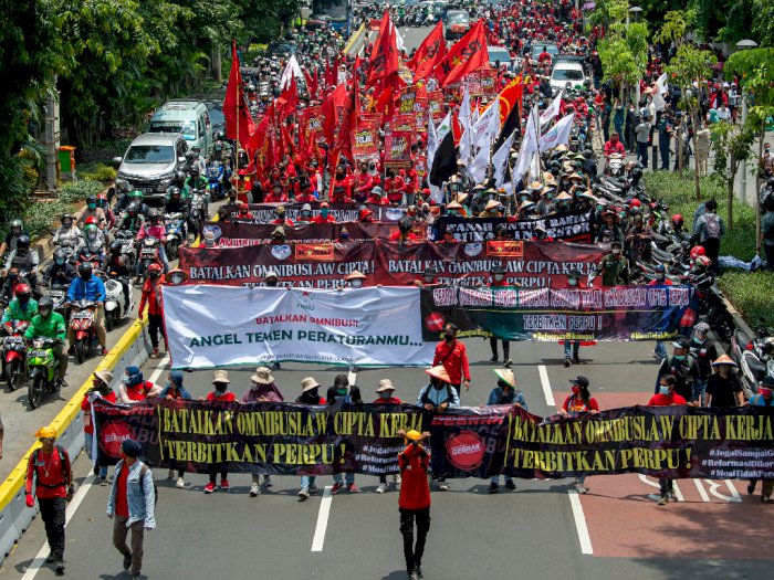 FOTO: Long March Tolak Omnibus Law