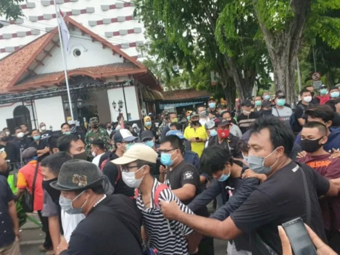 Diduga Akan Buat Onar, Polisi Tangkap 169 Pendemo UU Cipta Kerja di Surabaya