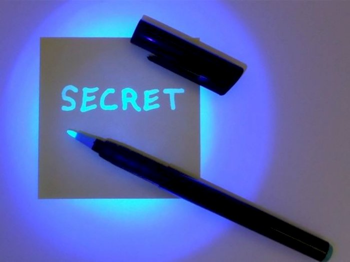 Menulis Pesan Rahasia dengan Tinta Tak Terlihat, Bisa Kamu Coba di Rumah!