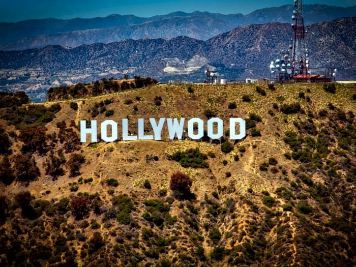 Sejarah Lambang Hollywood, Tanda Sementara dari Pembangunan Perumahan