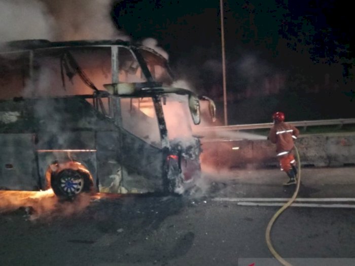 Bus Sinar Jaya Terbakar di Tol Jagorawi, Begini Kronologinya