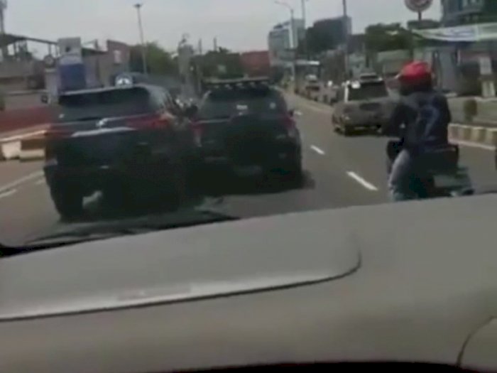 Viral Perseteruan Pengemudi Fortuner vs Vitara di Cibubur, Emosi Saling Serempetkan Mobil
