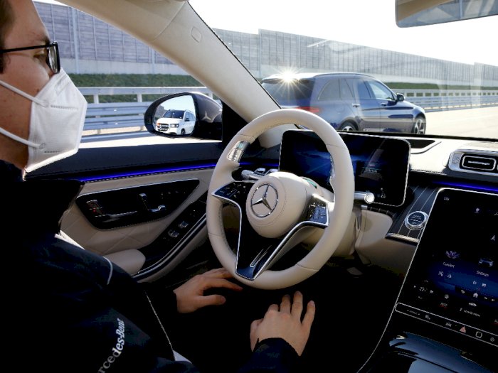 Tak Seperti Tesla, Mercedes Tak Mau Rilis Fitur Self-Driving Jika Belum Siap