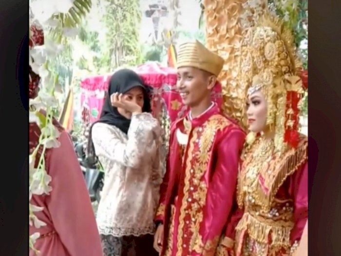 Cewek Nangis saat Hadiri Pernikahan Mantan, Netizen Salfok ke Tangan Kanan Pengantin Pria