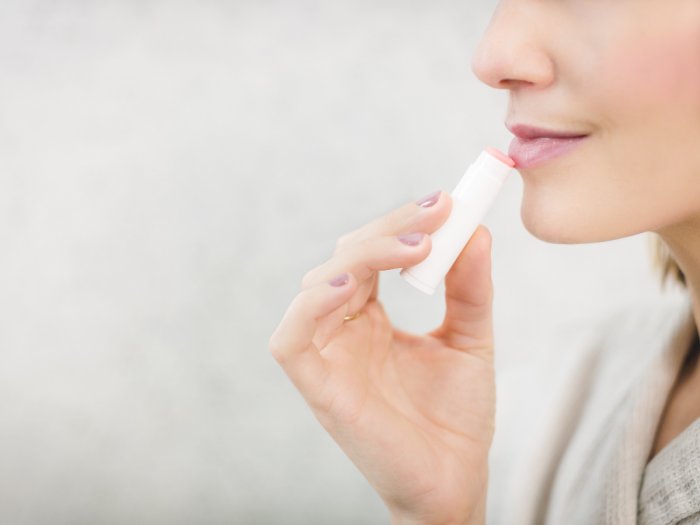 3 Rekomendasi Pelembap Bibir Untuk Membuat Bibir Tetap Terhidrasi