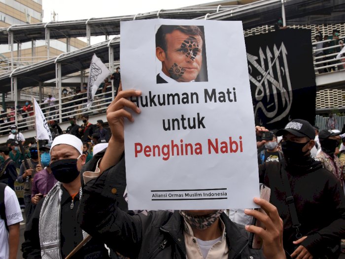 FOTO: Aksi Kecam Presiden Prancis di Kedubes Prancis Jakarta