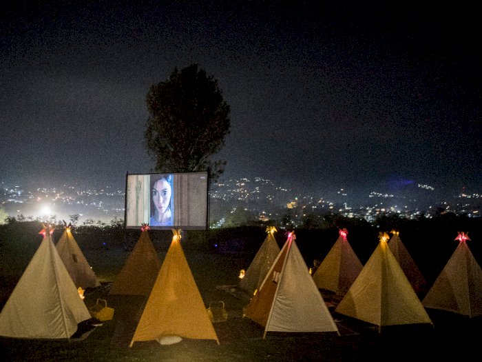FOTO: Bioskop Tenda di Bawah Bintang