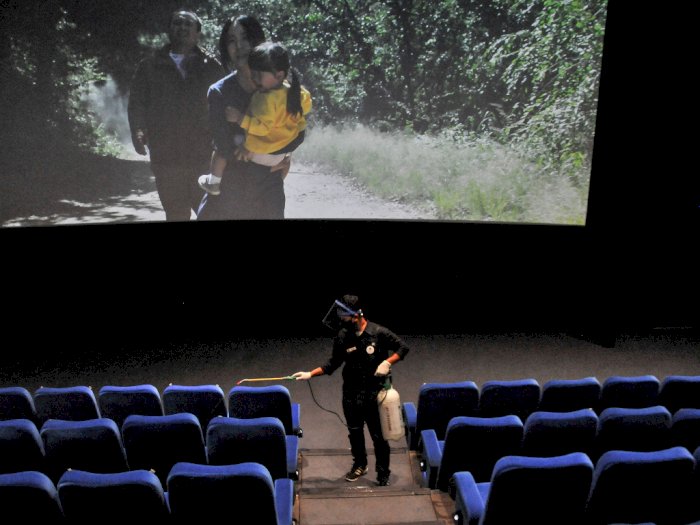 FOTO: Bioskop di Bekasi Mulai Beroperasi