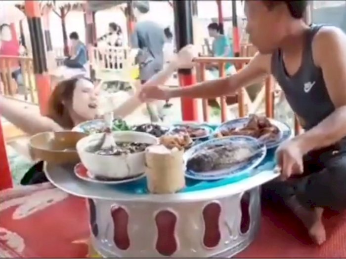 Demi Konten Video, Wanita Pasangan Ini Sampai Jatuh Tersungkur Ketika Pamer Makan-makan