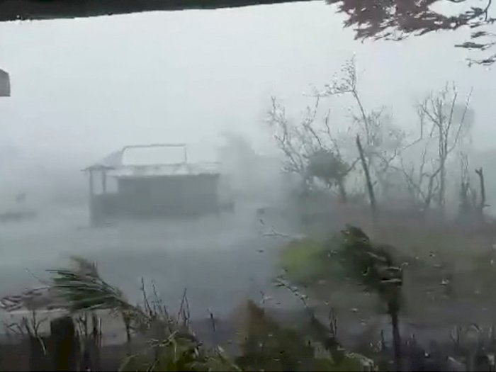 FOTO: Topan Vamco Menghantam Filipina, Melumpuhkan Sebagian Manila