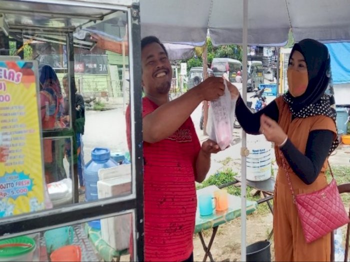Cerita Pedagang 'Es Gak Jelas' di Sibolga, Penjualannya Laris Manis Karena Namanya Unik