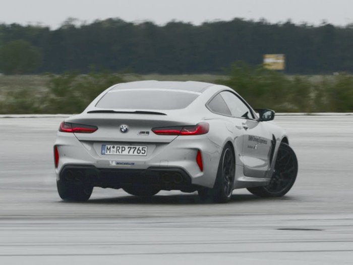 BMW Perlihatkan Bagaimana Cara Melakukan Drift untuk Mobil AWD dan RWD