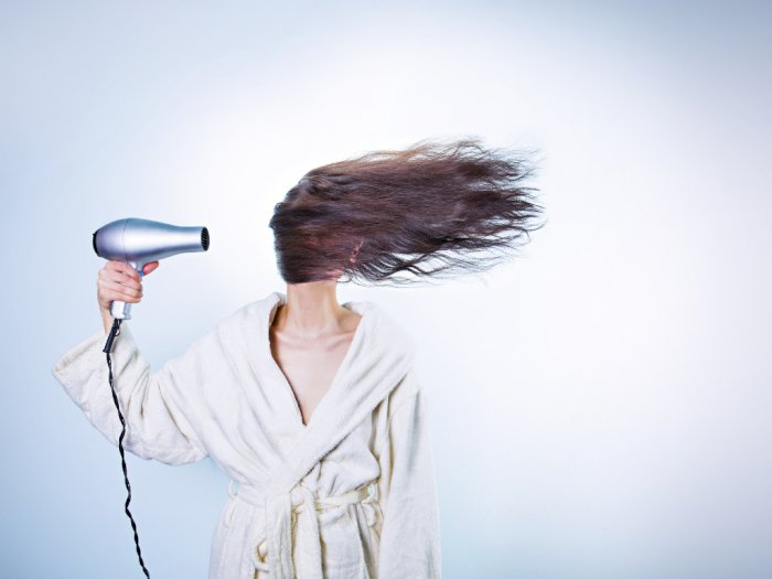 3 Cara Merawat Rambut saat Musim Dingin Agar Rambut Tetap Sehat