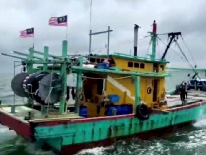 Lagi, Kapal Asing Berbendera Malaysia Tertangkap Tengah Curi Ikan di Selat Melaka