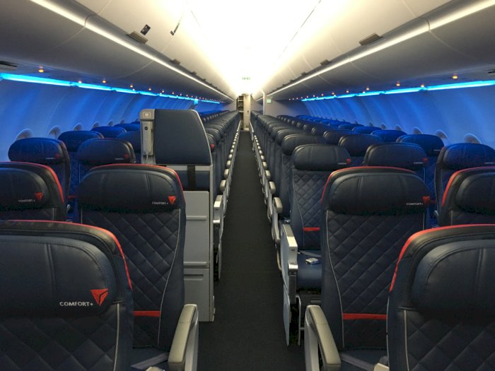 Pandemi Covid-19, Delta Airlines akan Tetap Blokir Kursi Tengah Pesawat Hingga Maret 2021