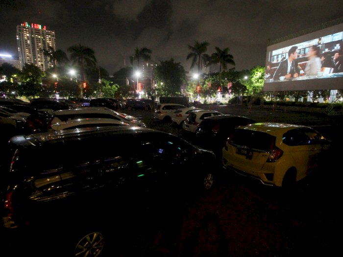FOTO: Bioskop Drive-In di Surabaya