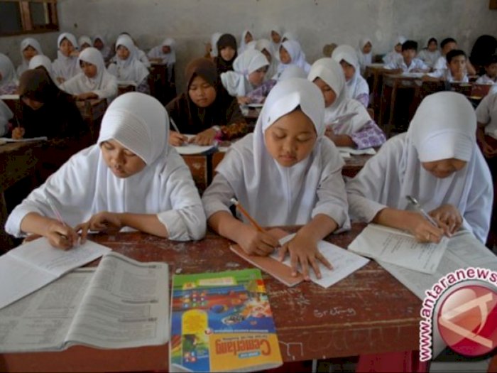 Mahathir Mohamad Nyinyir Sekolah di Indonesia Terlalu Banyak Belajar Agama, Ini Faktanya
