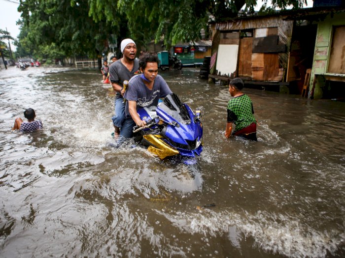 FOTO: Banjir Satu Meter di Tangerang