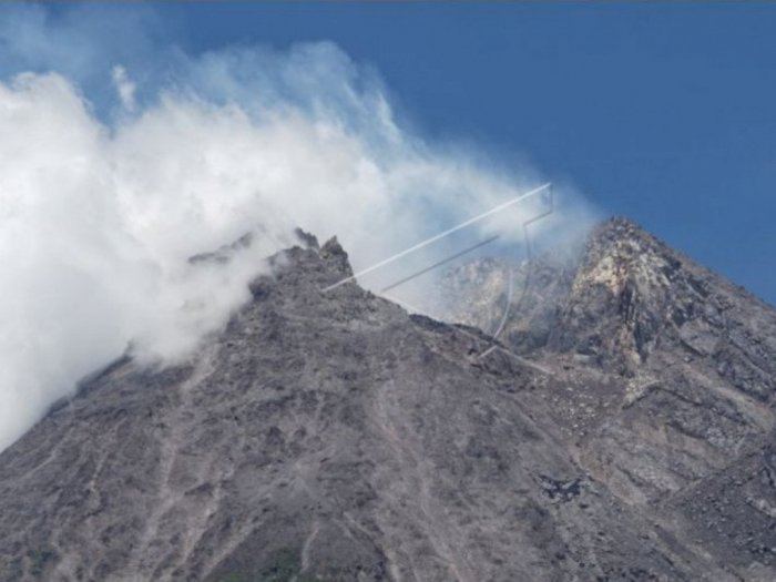 Gunung Merapi Alami Guguran Tebing Lava Tahun 1954