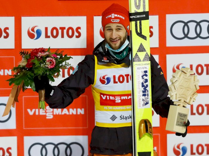 FOTO: Eisenbichler Menang Piala Dunia Lompat Ski di Wisla