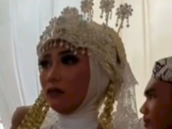Viral Pengantin Wanita Nangis di Hari Pernikahan, Para Saudaranya pun Ikut Nangis