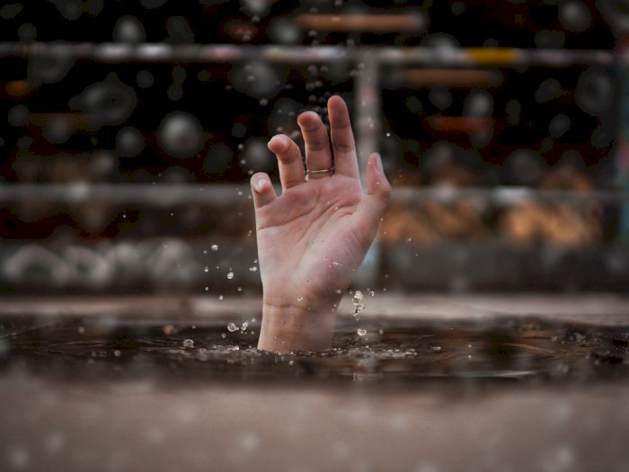 Ditinggal Sang Kakak Main TikTok, Seorang Bocah 8 Tahun Tewas Tenggelam di Kolam Renang