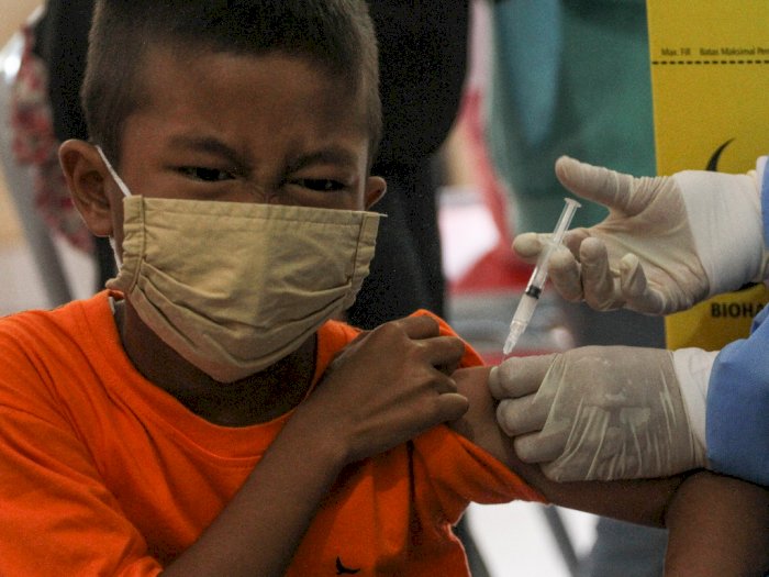 FOTO: Pemberian Imunisasi Untuk Anak Sekolah di Depok