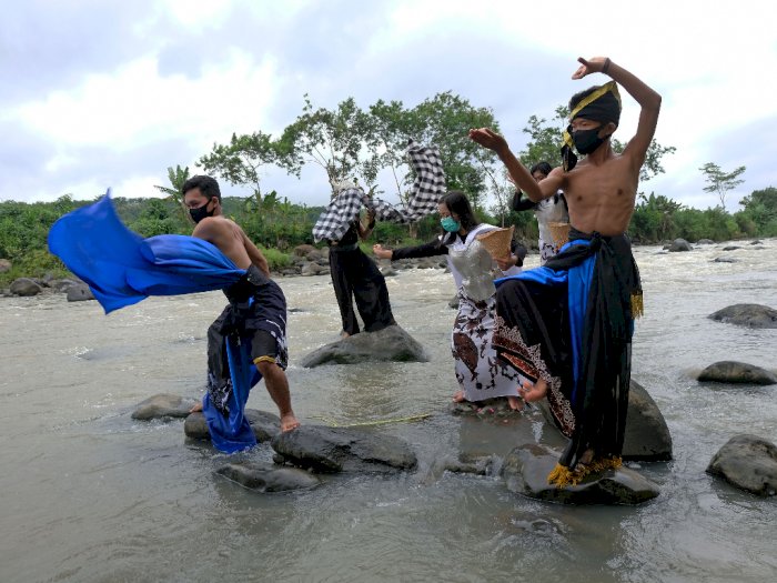 FOTO: Ritual Donga Kali Larung Sengkala