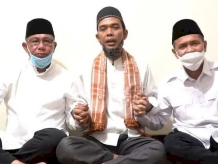 Berpakaian Sama Putih, Ustad Abdul Somad Beri Pesan ke AMAN: Ketuk Pintu Rumah Rakyat