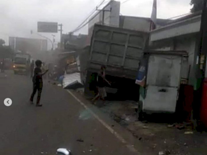 Kecelakaan Beruntun di Sumedang! Truk Besar Hantam 5 Kendaraan