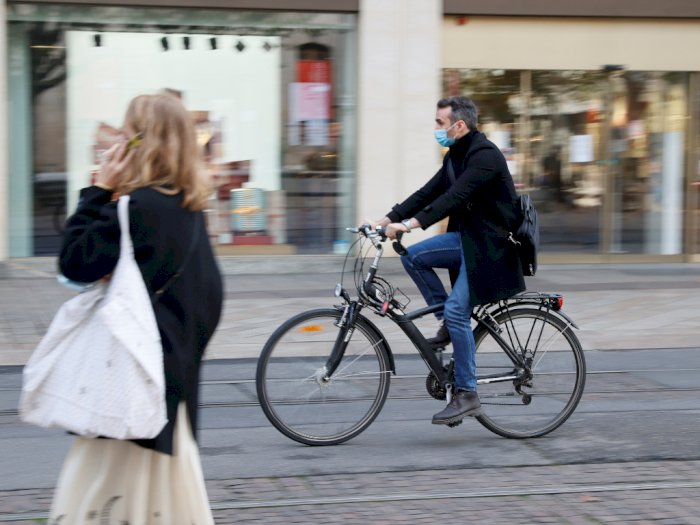 Lawan Virus Corona, Prancis Beri Subsidi 50 Euro pada Warganya untuk Perbaiki Sepeda Tua