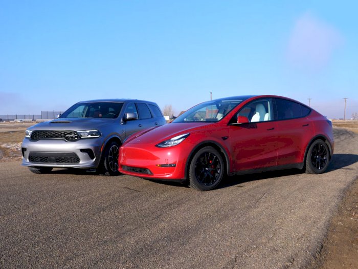 Melihat Drag Race Antara Tesla Model Y Performance dan Dodge Durango Hellcat