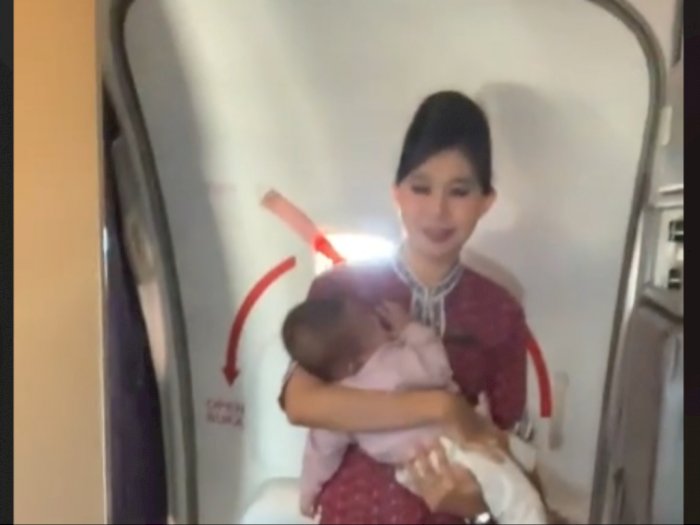 Viral Ditonton 11,2 Juta Kali, Pramugari Gendong Bayi di Kabin Pesawat Bikin Netizen Salut