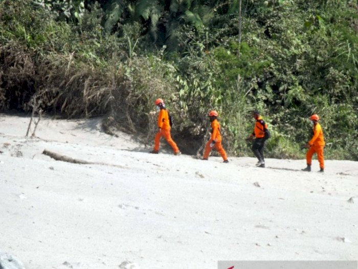 Waduh, Operator  Alat Berat Hilang di Areal Pertambangan Pasir tak Jauh dari Gunung Semeru