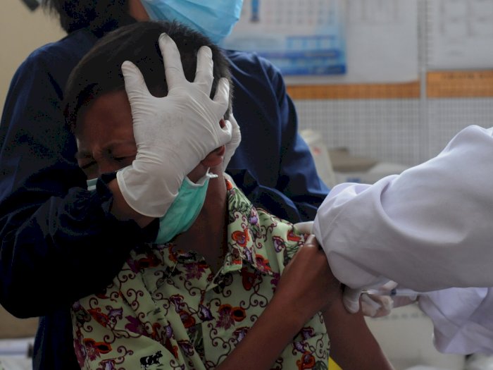 FOTO: Imunisasi Siswa Sekolah di Kaki Gunung Merapi
