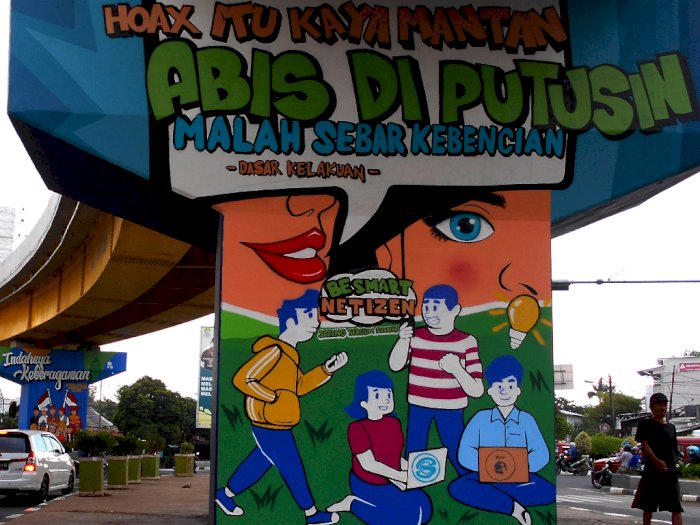 FOTO: Mural Taat Berlalu Lintas di Bekasi