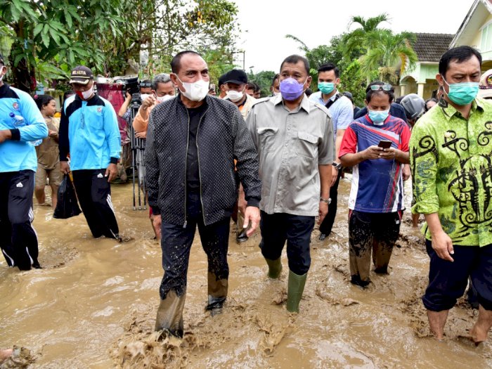Banjir Besar di Tanjung Selamat, Gubernur Sumut ke Lokasi Bencana tanpa Sepatu Bot