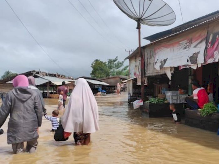 Ribuan Rumah Terendam Banjir di Aceh Timur, Rantau Peureulak Lumpuh, Warga Tidur di Musala