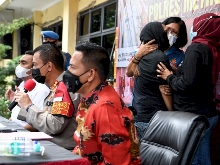 FOTO: Iyut Bing Slamet Ditangkap Terkait Narkoba