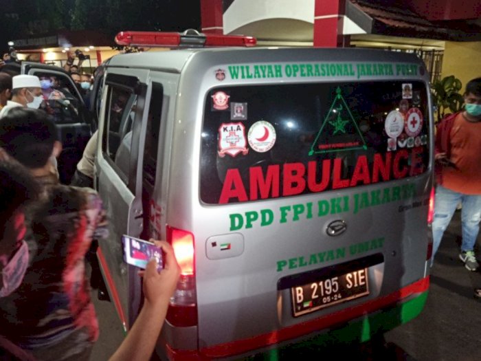 Ambulans Pembawa Jenazah Pengawal Rizieq Keluar dari RS Polri Menuju Petamburan