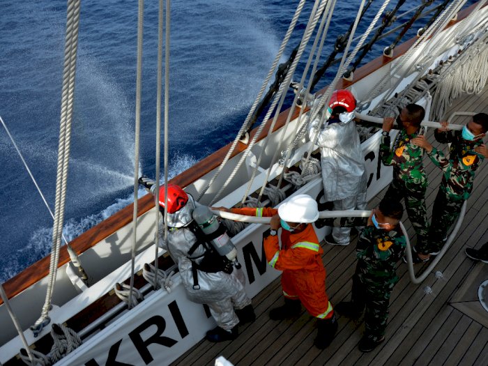 FOTO: Latihan Penyelamatan Kapal