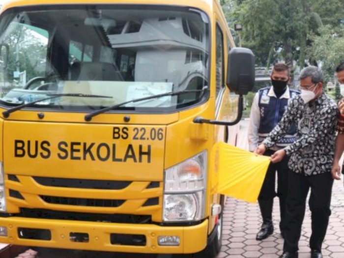 Untuk Urai Kemacetan, Kemenhub RI Serahkan 1 Unit Bus Sekolah ke Pemko Medan