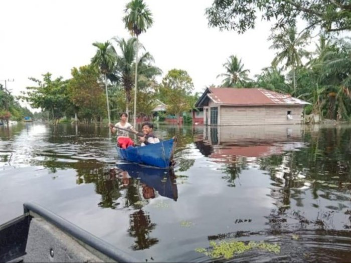 Desa Air Hitam Labura Sebulan Terendam Banjir, Tapi Bantuan Pemerintah Tak Kunjung Datang