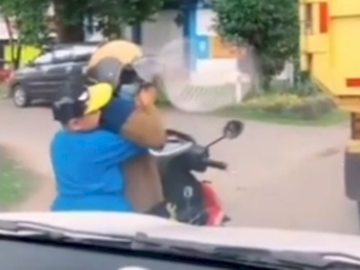 Detik-detik Momen Indah Terekam Video Pengguna Jalan, Netizen: Sederhana Tapi Buat Bahagia